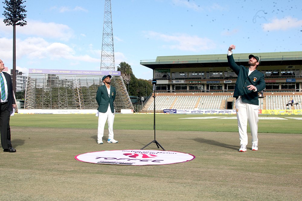 Bangladesh captain Mominul Haque and Zimbabwe stand-in captain Brendan Taylor during the toss. © Zimbabwe Cricket